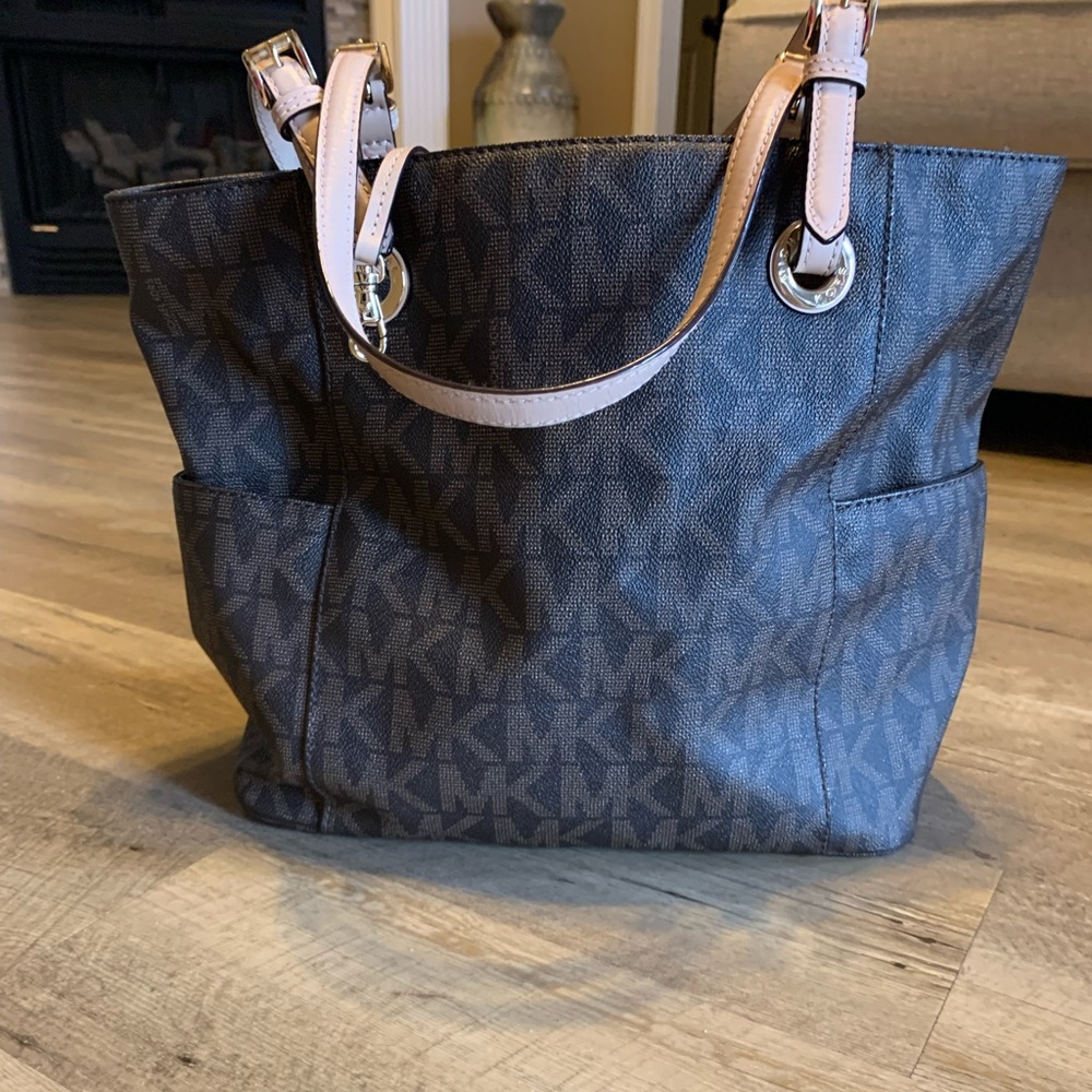 Michael Kors MK Signature Jet Set Brown 11Hx15W - Mocha
